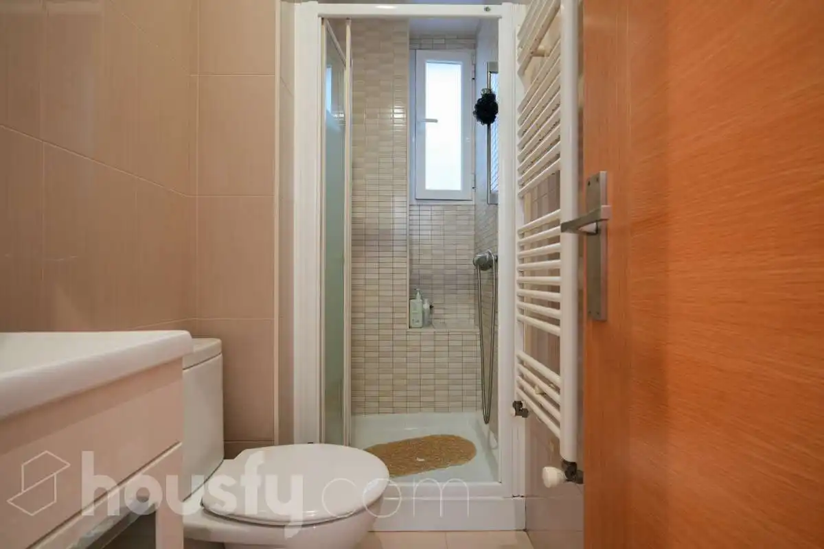 Bathroom of Flat for sale in Madrid  with Heating
