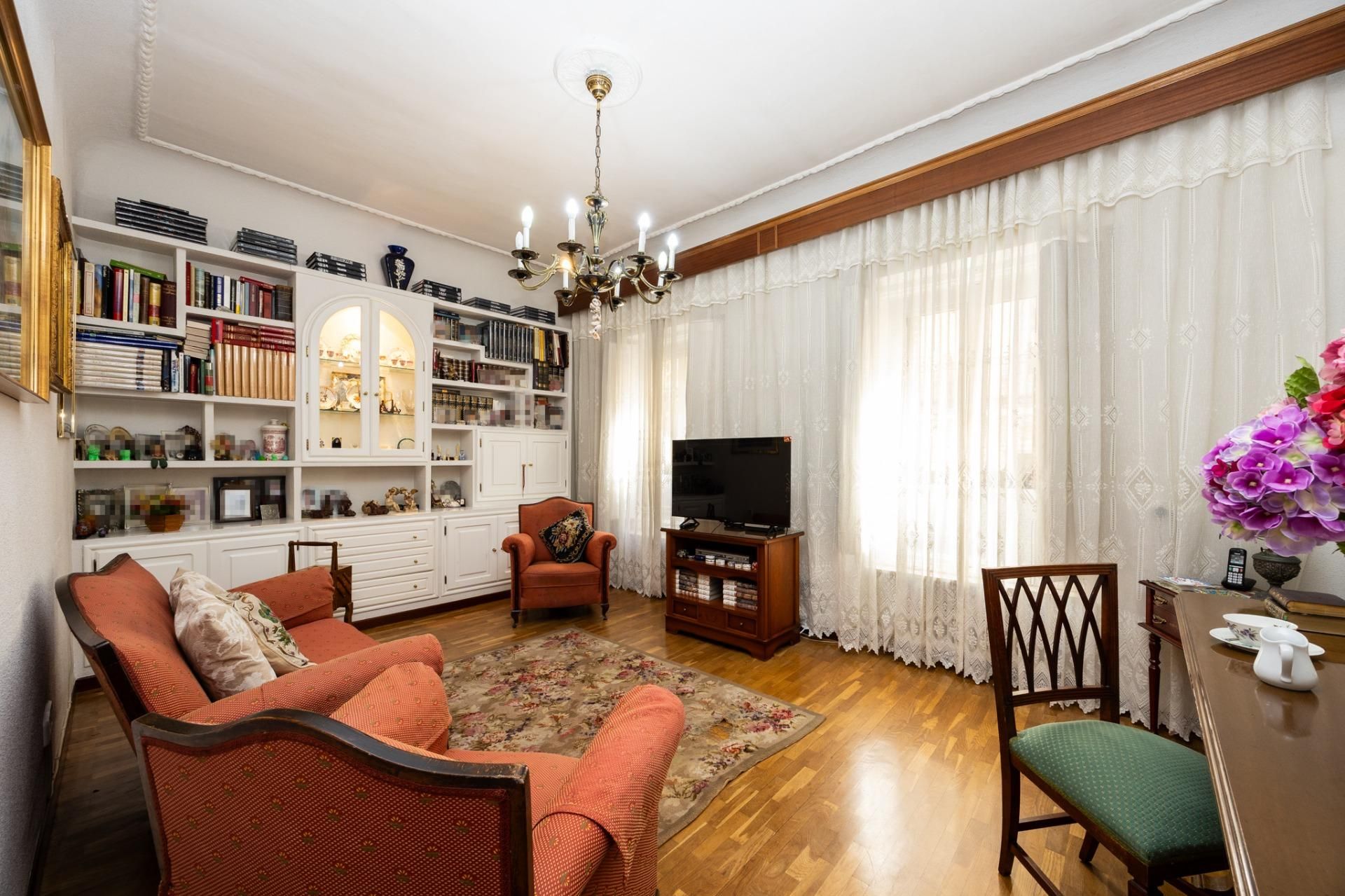 Sala d'estar de Pis en venda en  Madrid Capital amb Aire condicionat, Calefacció i Parquet