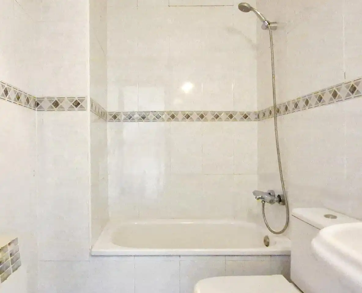 Baño de Piso en venta en Terrassa con Calefacción, Terraza y Balcón