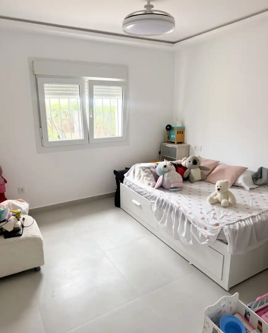 Dormitori de Casa o xalet en venda en Manilva amb Aire condicionat, Jardí privat i Terrassa
