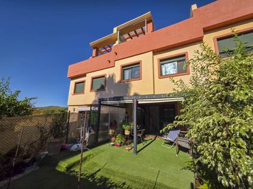 Adosado con piscina en venta en N-340 147