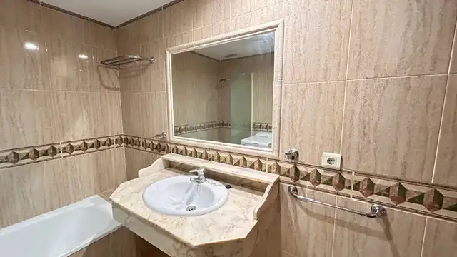 Bathroom of Apartments for sale in Benalmádena  with Air Conditioner, Terrace and Balcony