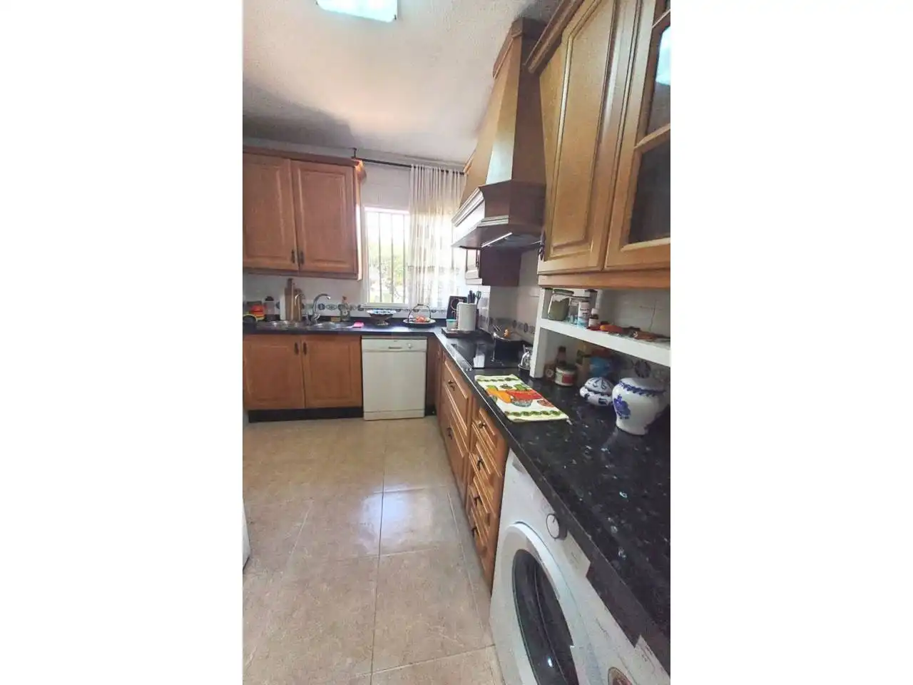Cocina de Casa o chalet en venta en Almuñécar con Aire acondicionado, Jardín privado y Piscina comunitaria