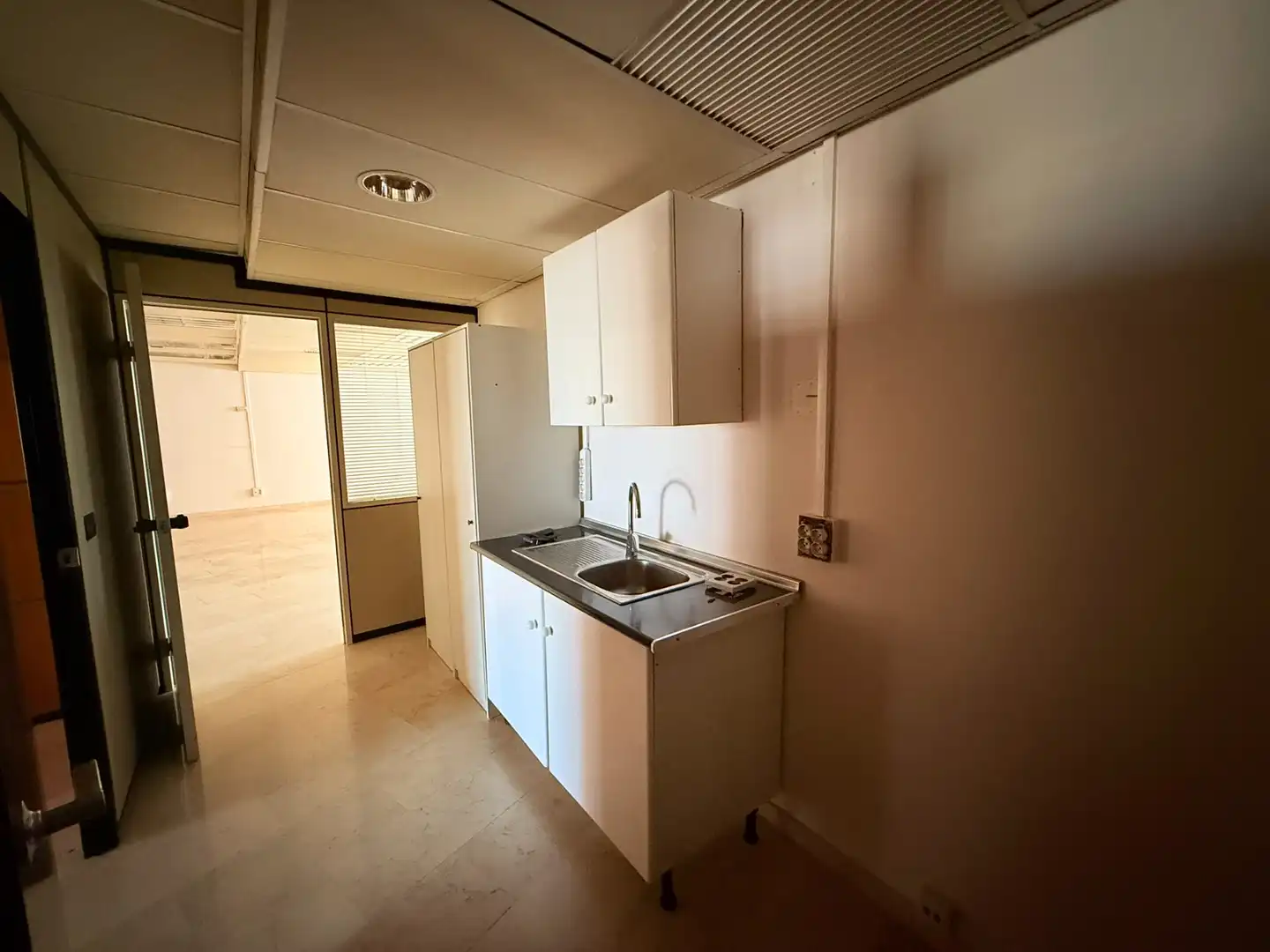 Kitchen of Office for rent in  Palma de Mallorca  with Air Conditioner, Heating and Internet