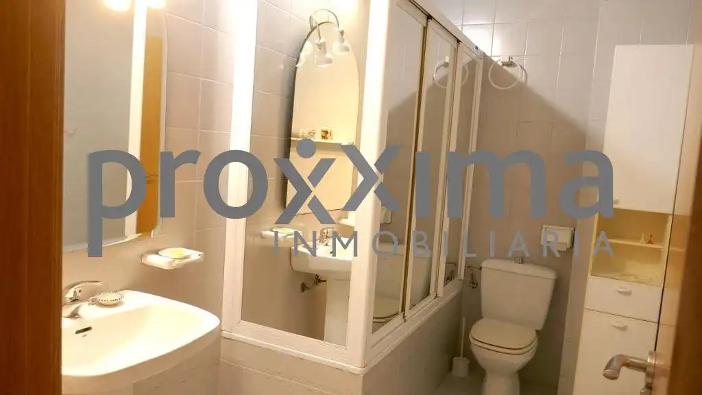 Bathroom of Houses for sale in Sevilla  with Air Conditioner, Terrace and Storage room