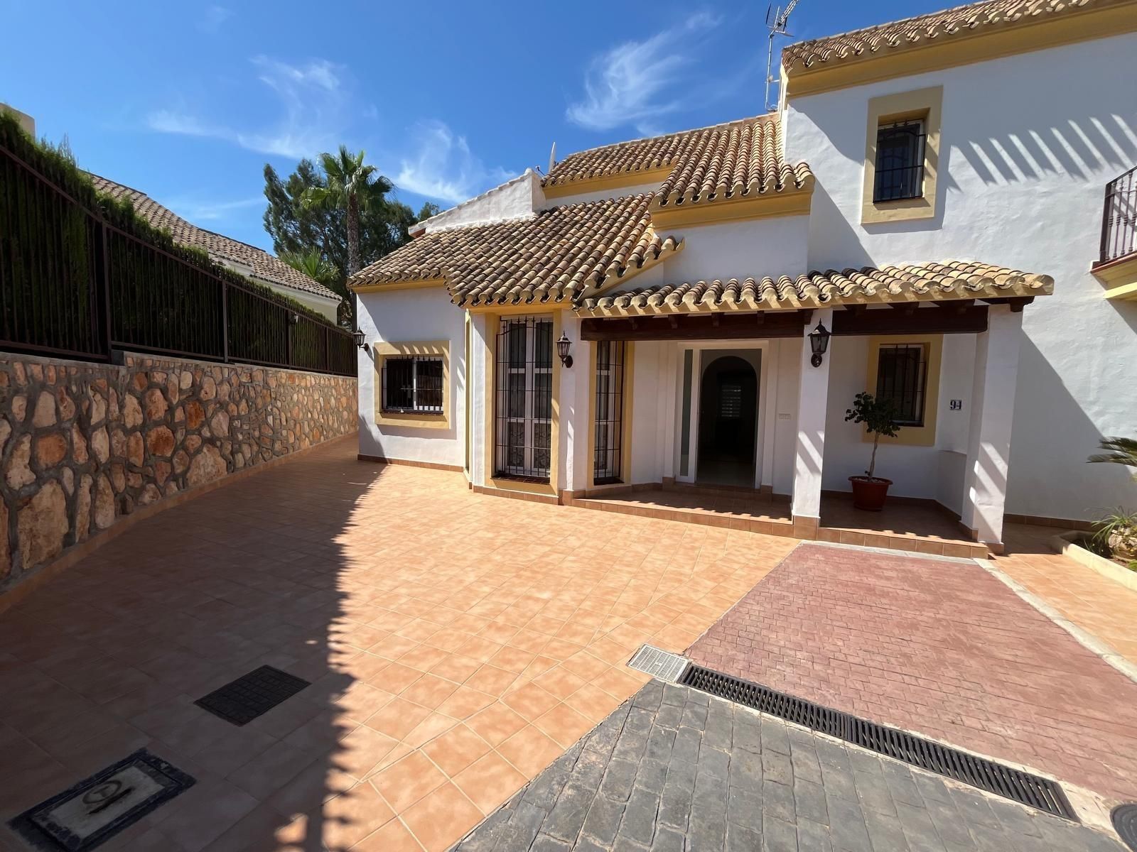 Vista exterior de Casa o xalet en venda en Cartagena amb Aire condicionat, Calefacció i Terrassa