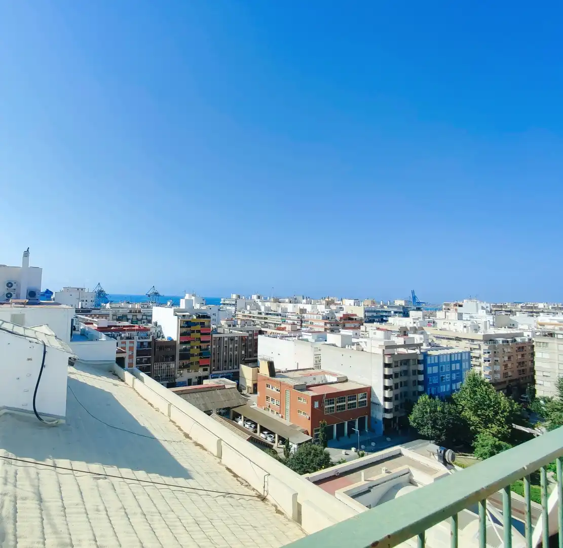 Vista exterior de Pis en venda en Alicante / Alacant amb Aire condicionat i Balcó