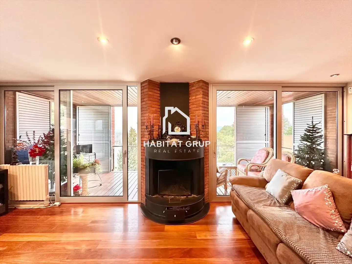 Sala de estar de Casa o chalet en venta en Girona con Aire acondicionado, Calefacción y Jardín privado