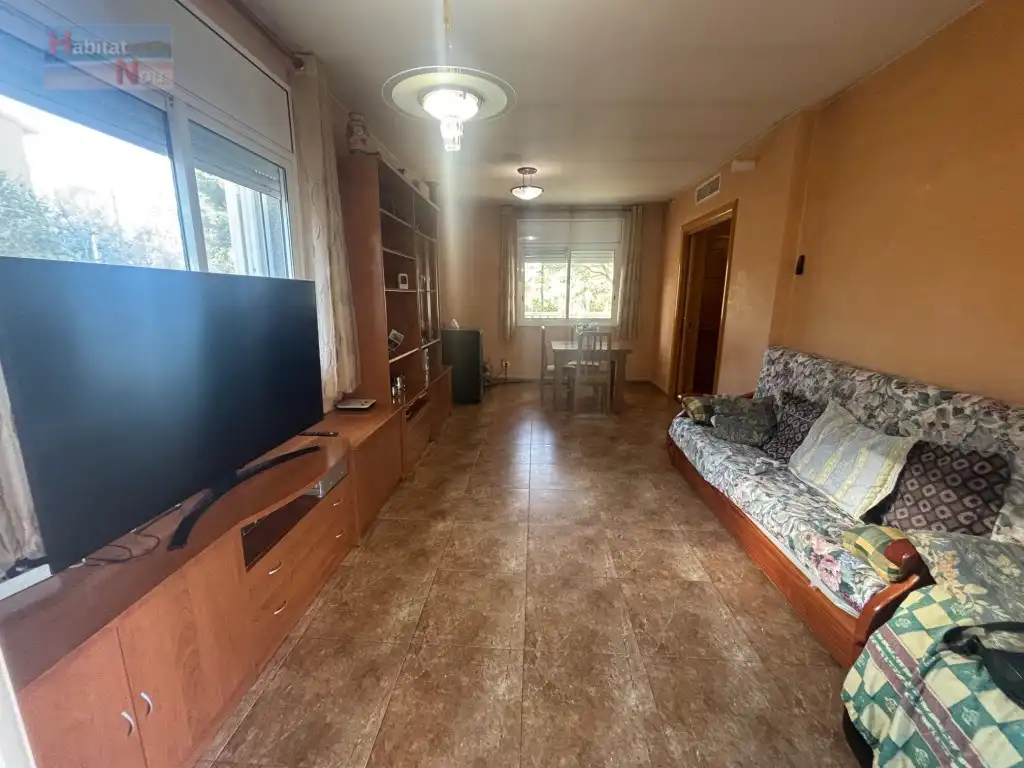 Living room of Houses for sale in La Bisbal del Penedès  with Oven and Microwave