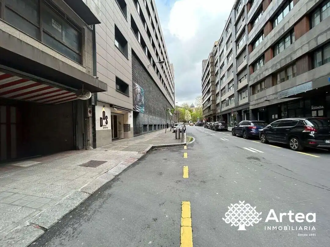 Außenansicht von Garage zum Verkauf in Bilbao 