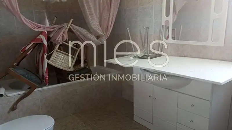 Dormitori de Finca rústica en venda en Macastre amb Jardí privat, Traster i Piscina