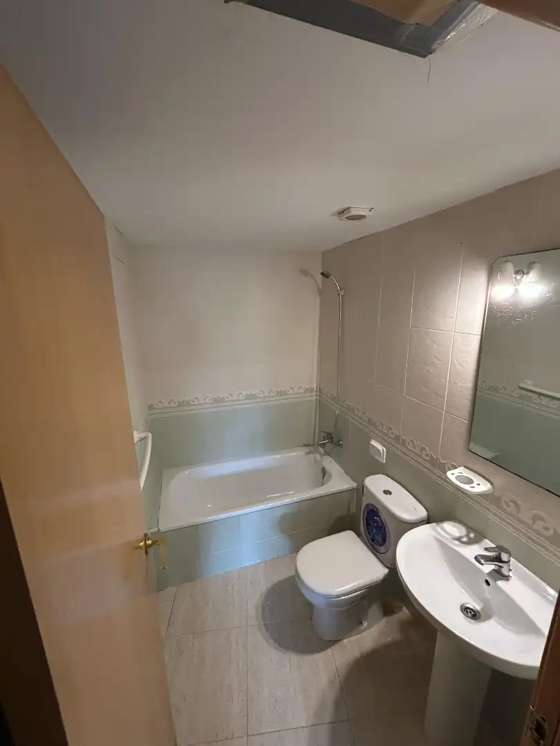 Baño de Piso en venta en Benicarló con Aire acondicionado, Terraza y Amueblado