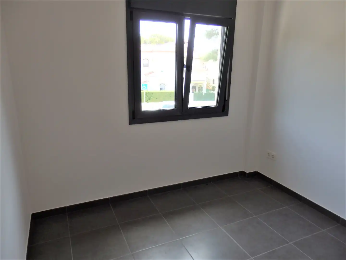 Einfamilien-Reihenhaus zum Verkauf in Mont-roig del Camp mit Klimaanlage, Privatgarten und Terrasse