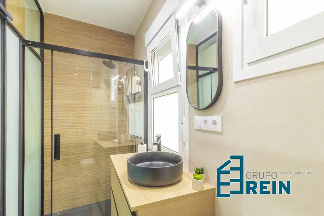 Baño de Piso de alquiler en Madrid con Aire acondicionado y Calefacción