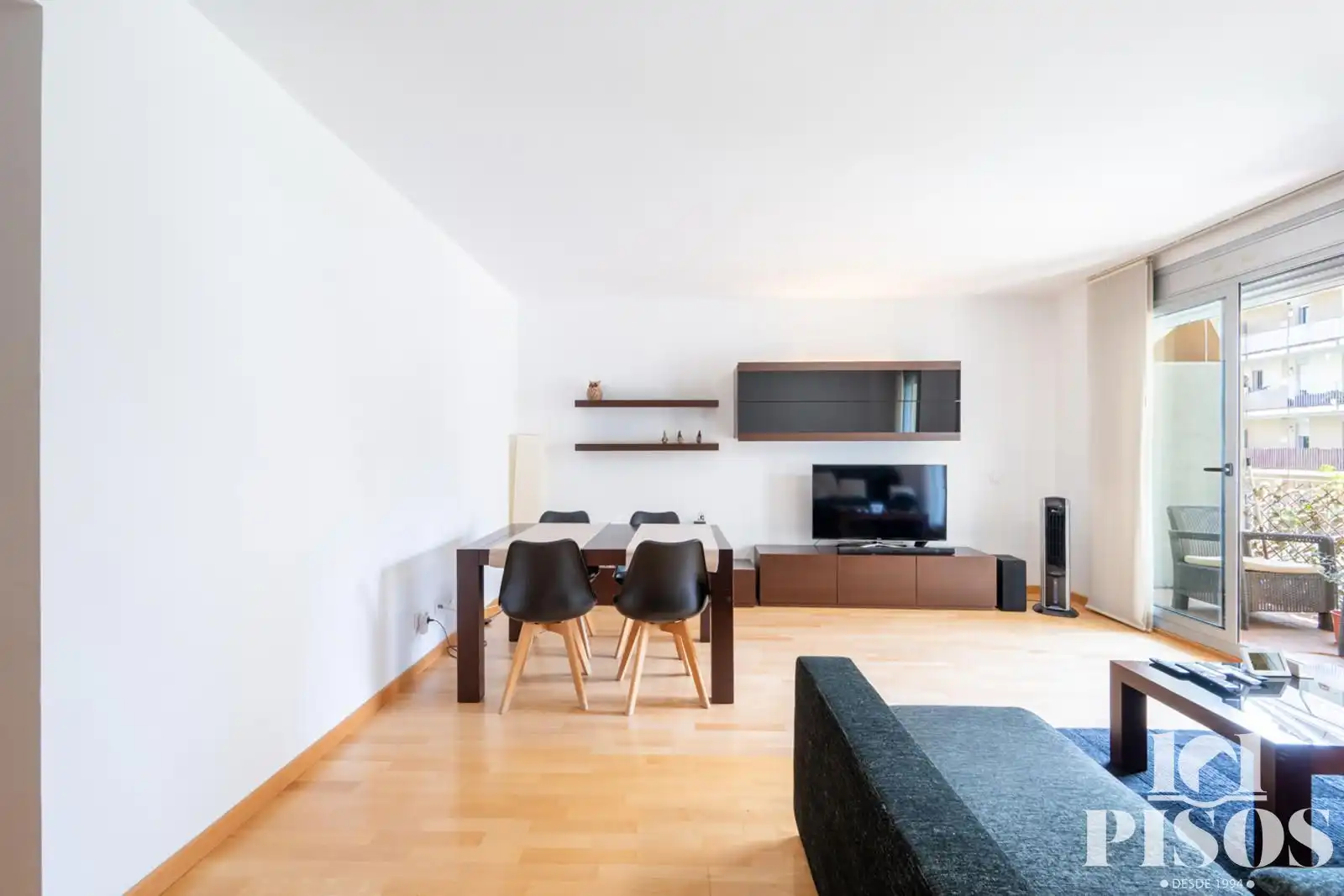 Sala d'estar de Pis en venda en Sant Cugat del Vallès amb Calefacció, Terrassa i Piscina
