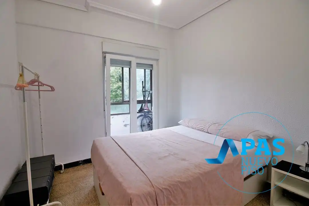 Habitación de Piso en venta en Torrelavega  con Terraza y Balcón