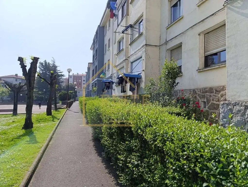 Vista exterior de Piso en venta en Santurtzi  con Calefacción, Parquet y Trastero