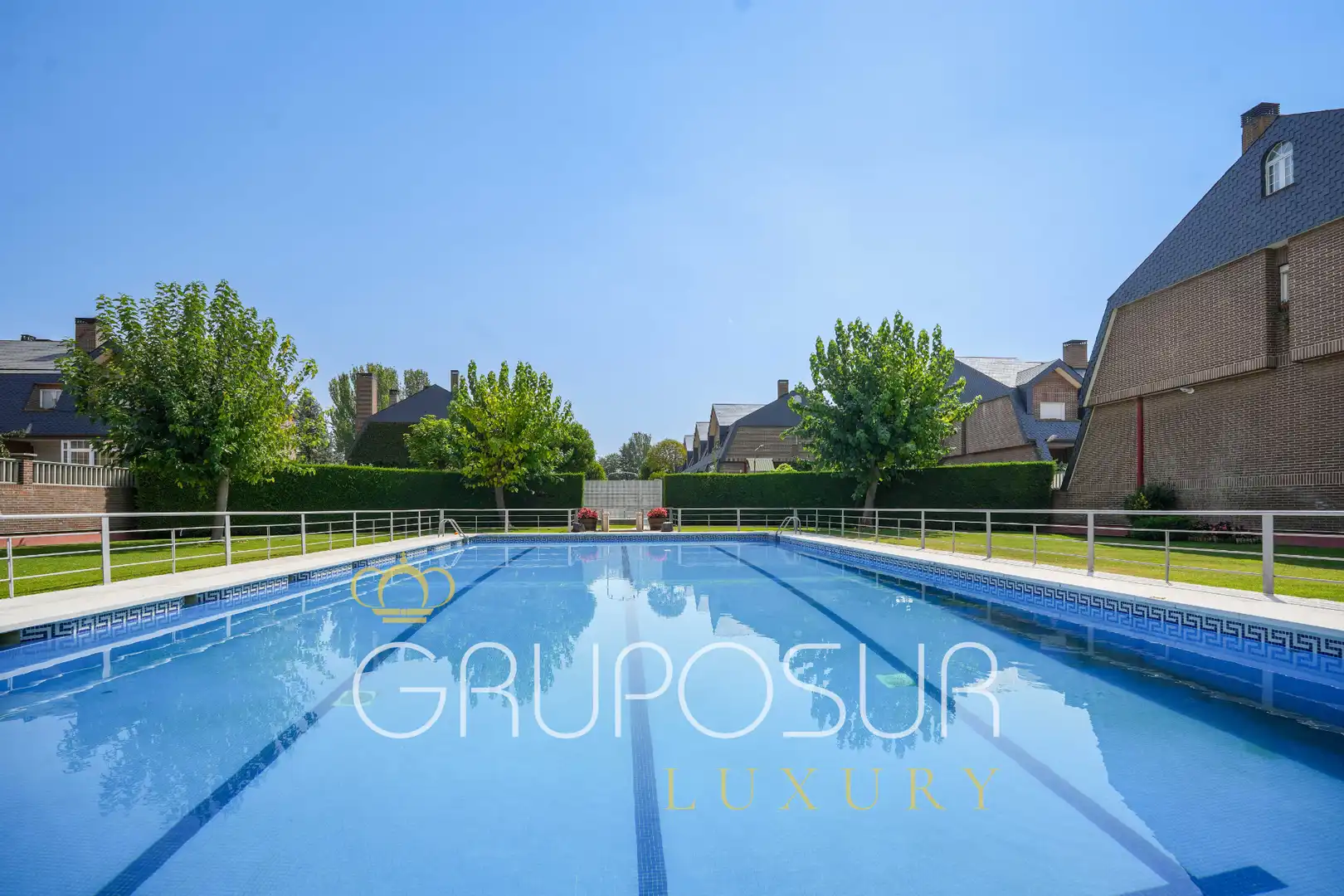 Adosado con piscina en venta en Calle Anselmo Miguel Nieto 18, imagen 2
