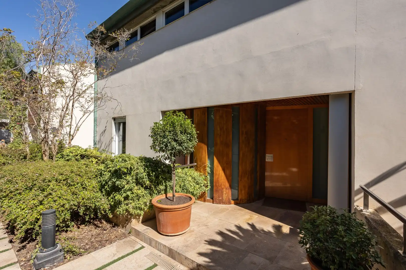 Vista exterior de Casa o xalet en venda en Esplugues de Llobregat amb Aire condicionat, Calefacció i Terrassa