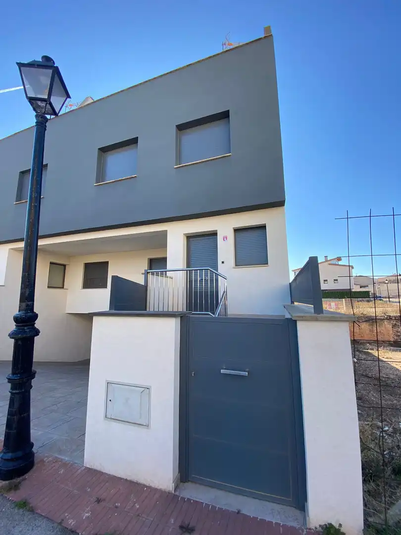 Casa adosada en venta en Carrer dels Prats, 6, Alió