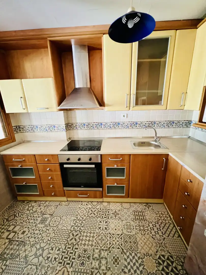 Kitchen of Flat for sale in Zaragoza  with Heating, Oven and Washing machine