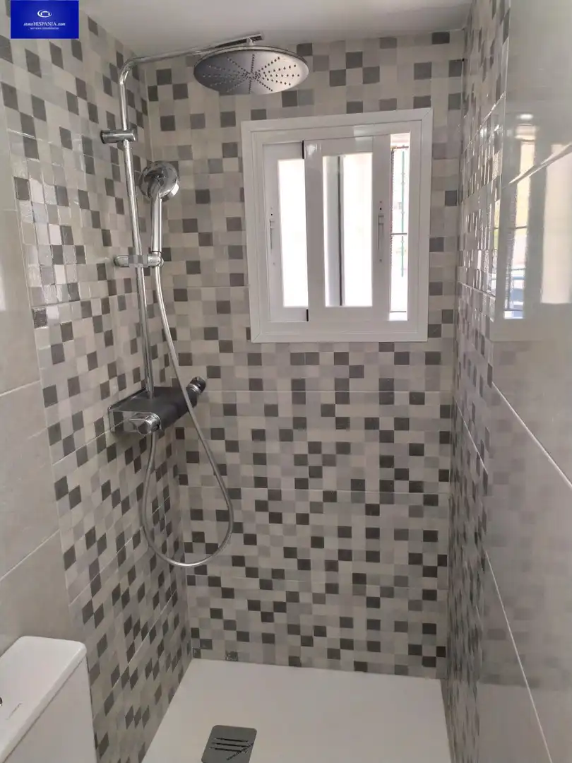 Badezimmer von Erdgeschoss zur Miete in Cádiz mit Möbliert