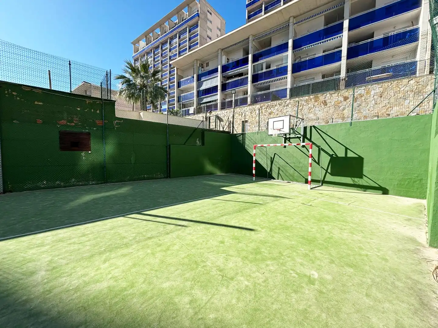 Parkplatz von Wohnungen zur Miete in Villajoyosa / La Vila Joiosa mit Klimaanlage, Privatgarten und Terrasse