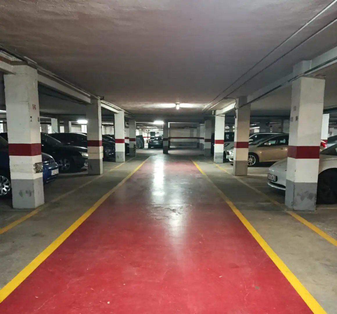 Aparcament de Pis en venda en Valencia amb Aire condicionat i Balcó