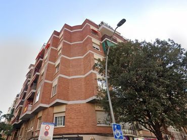 Piso con balcón en venta en Castell - Poble Vell