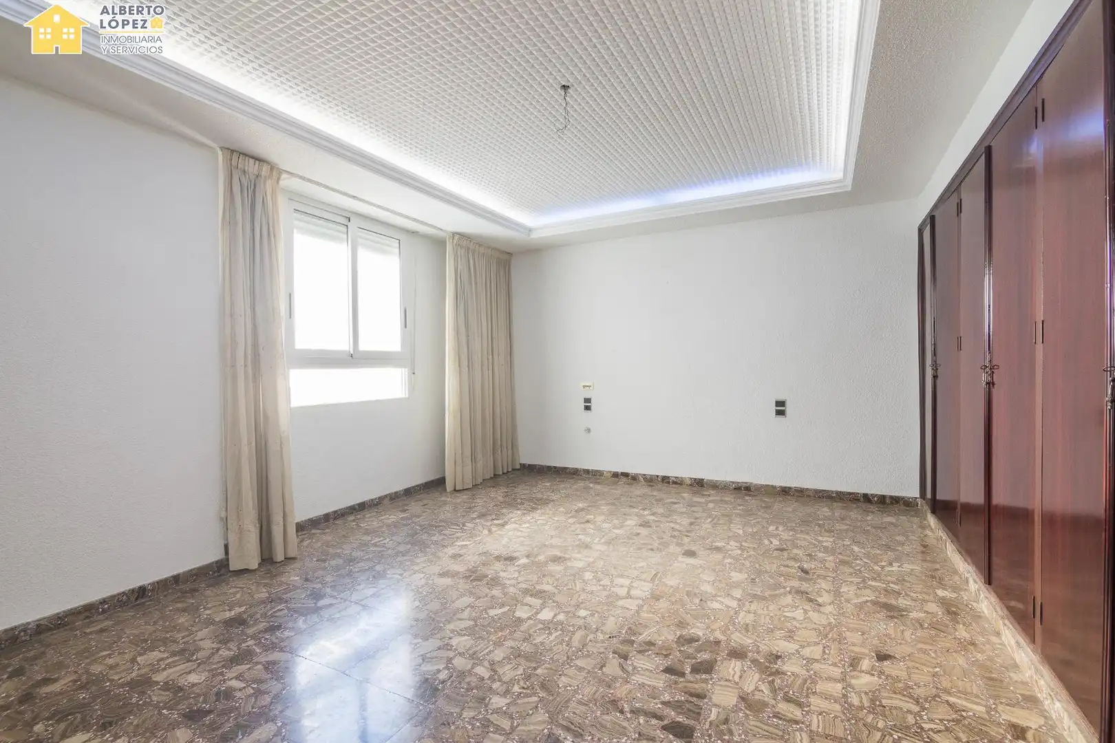 Ático en venta en Elche / Elx con Terraza y Balcón