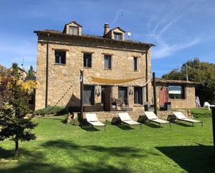 Vista exterior de Casa o xalet en venda en Jaca amb Jardí privat, Terrassa i Piscina