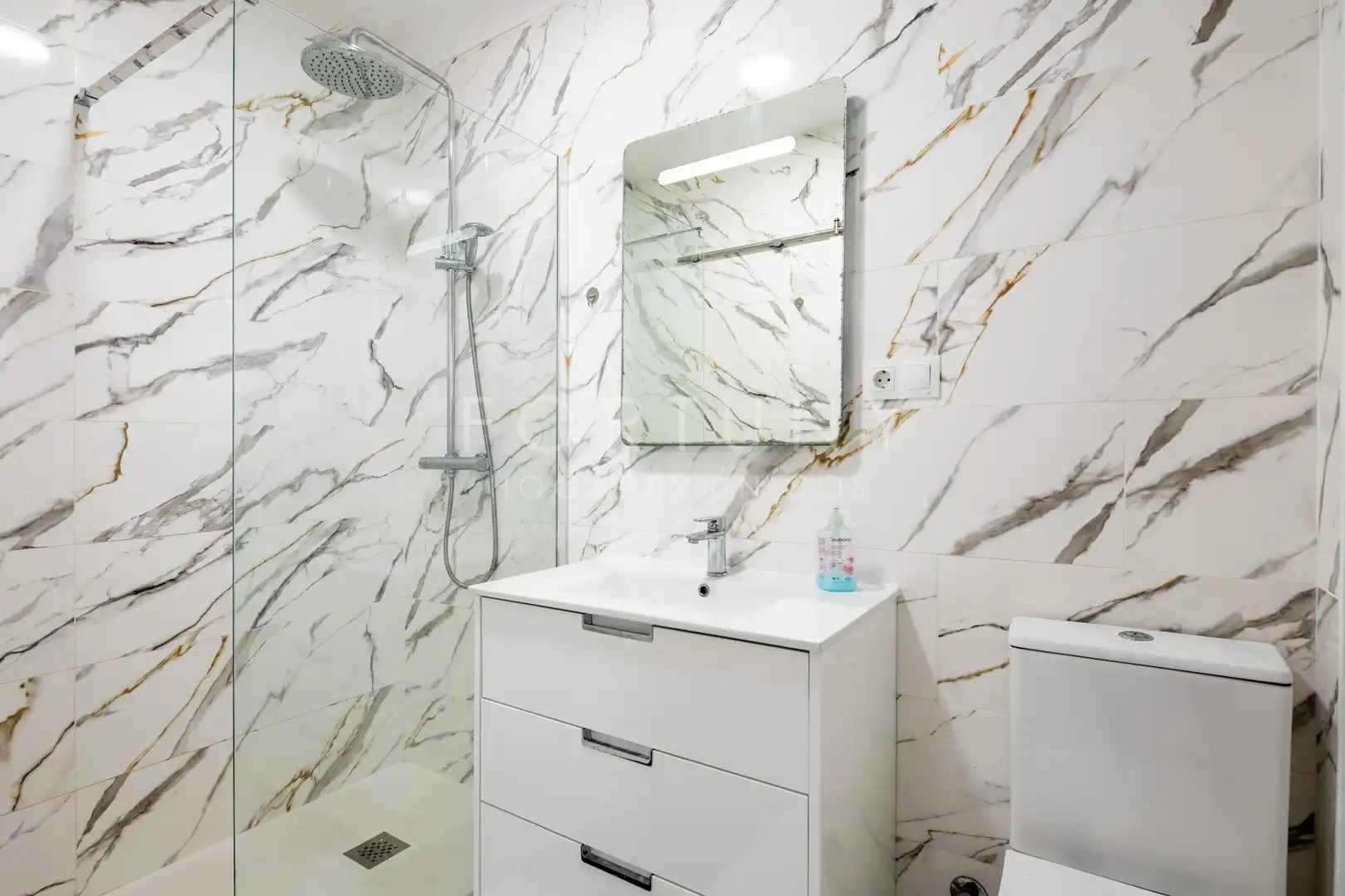 Bathroom of Flat for sale in Málaga  with Air Conditioner, Terrace and Furnished