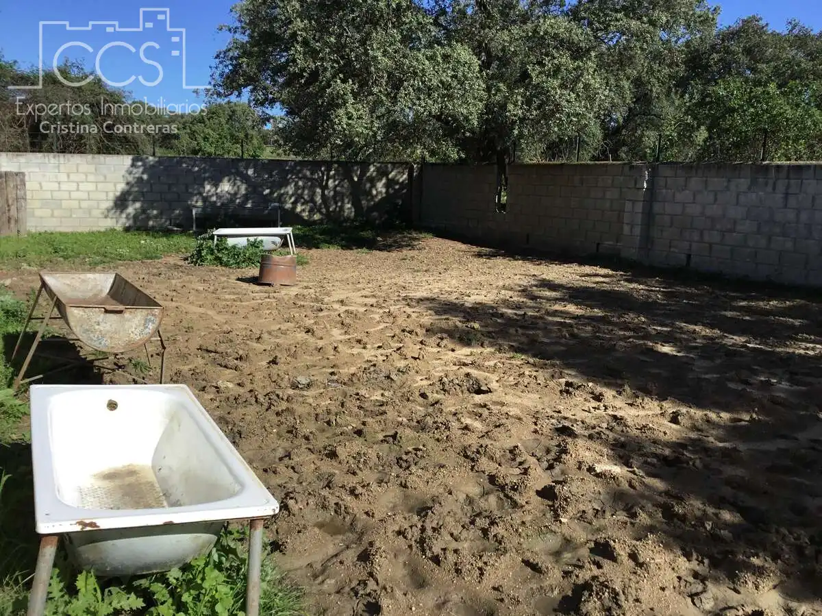 Jardí de Finca rústica en venda en El Pedroso amb Traster, Piscina i Moblat