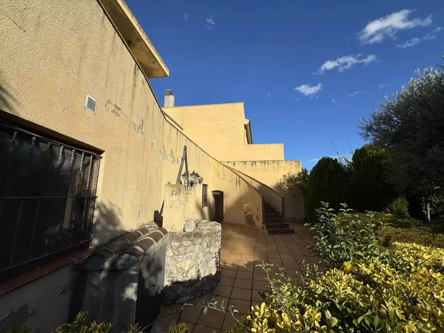 Vista exterior de Casa o xalet en venda en Borrassà amb Parquet, Terrassa i Piscina