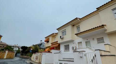 Foto 2 de Casa o xalet en venda a Calle Eugenio Mirón Monroy, Miralvalle - Av. Virgen del Puerto - La Data, Cáceres