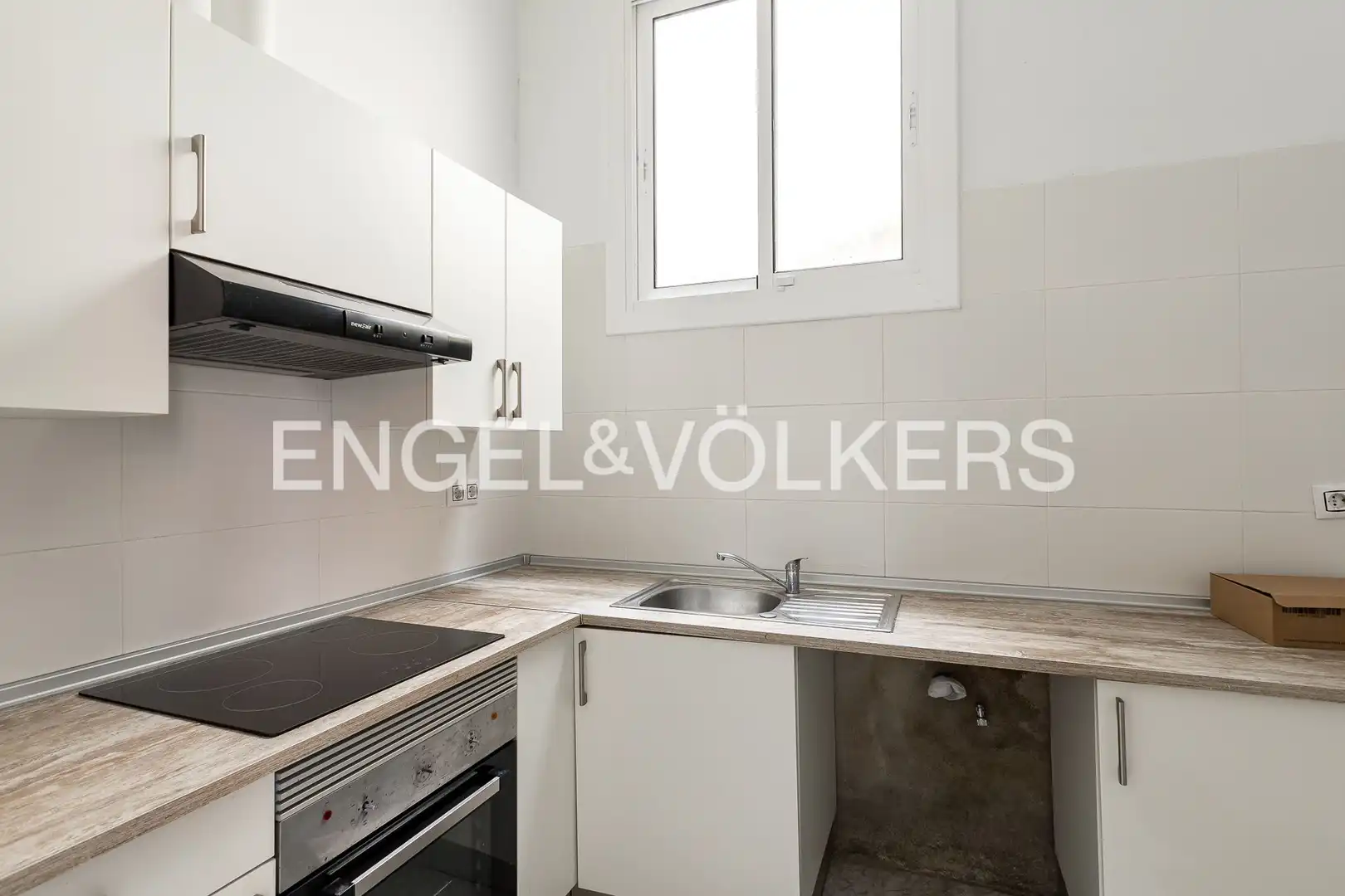Küche von Einfamilien-Reihenhaus zum Verkauf in Tarragona mit Klimaanlage, Heizung und Balkon