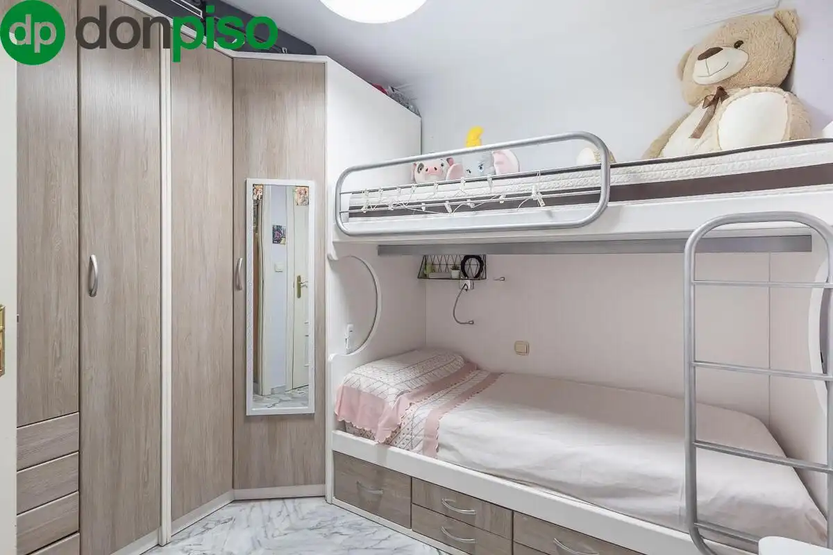 Schlafzimmer von Wohnung zum Verkauf in Granada mit Klimaanlage und Terrasse