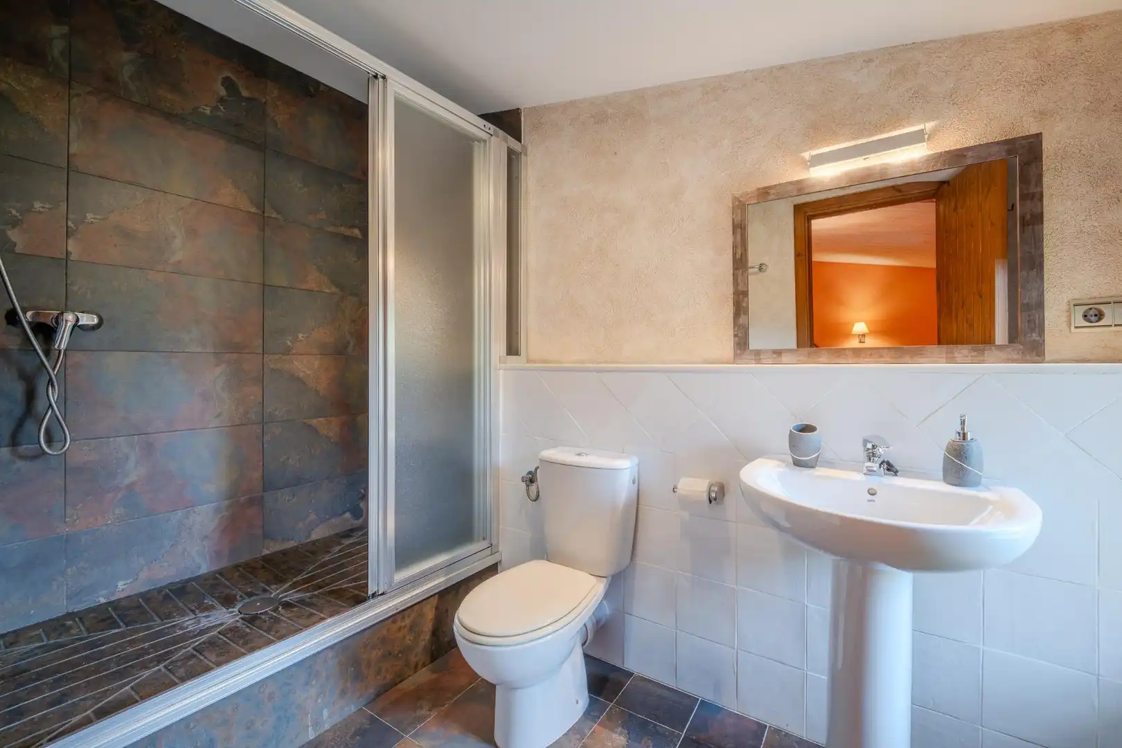 Baño de Finca rústica en venta en Bescanó con Calefacción, Jardín privado y Trastero