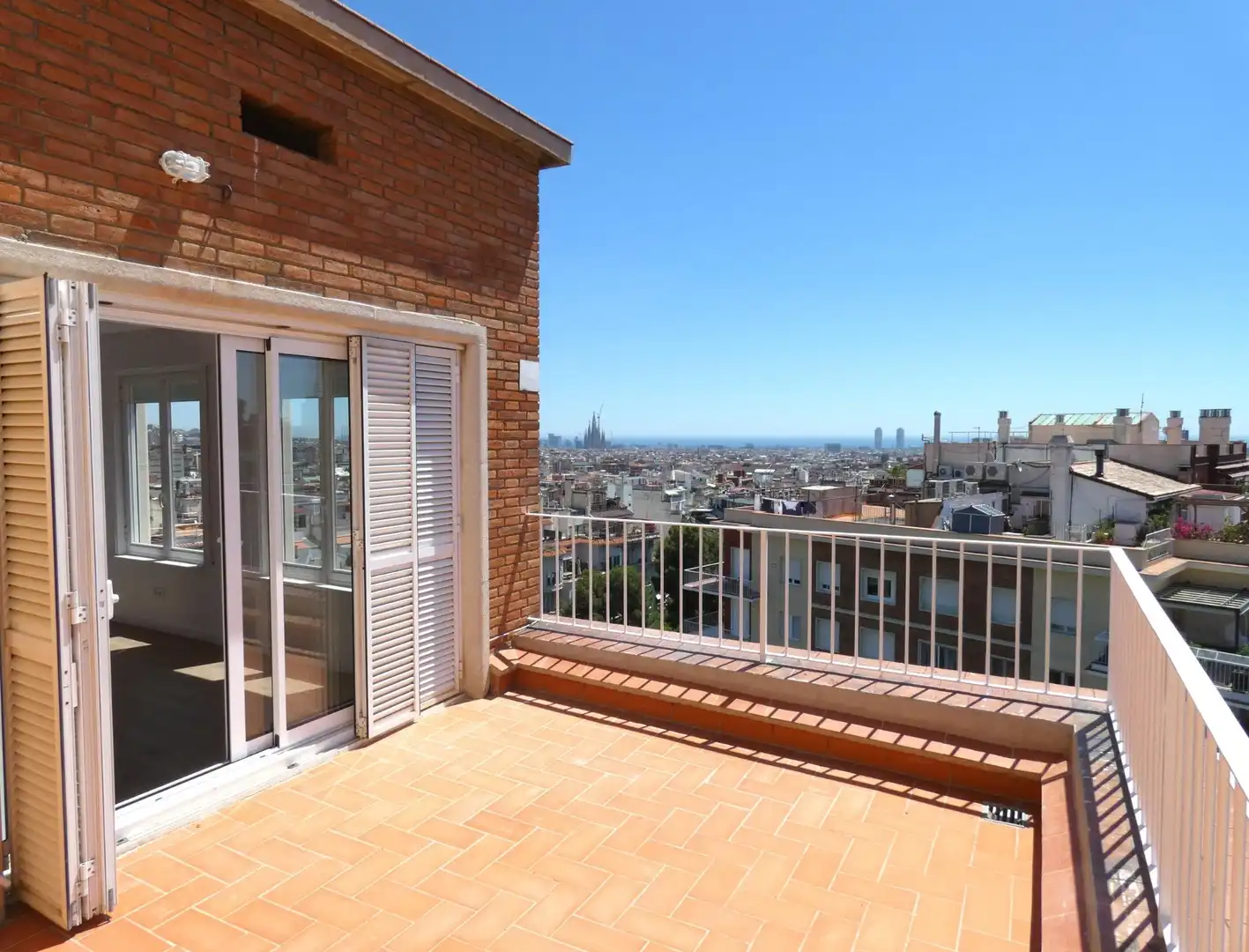 Terrasse von Dachboden zur Miete in Barcelona mit Parkett