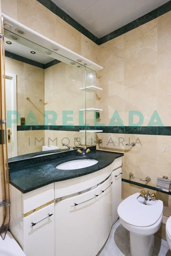 Bathroom of Flat for sale in Badalona  with Air Conditioner and Balcony