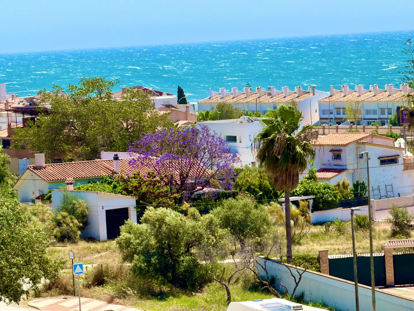 Außenansicht von Einfamilien-Reihenhaus zum Verkauf in Rincón de la Victoria mit Ofen, Balkon und Gemeinschaftspool