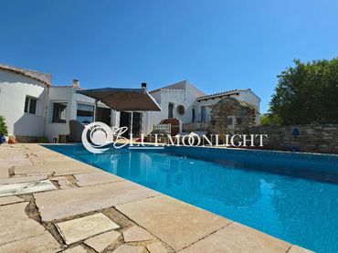 Chalet con piscina en venta en 10