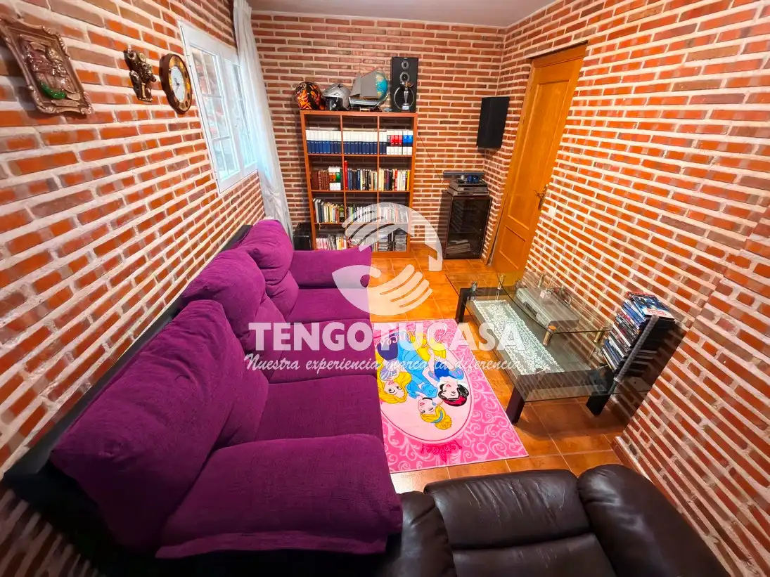 Sala de estar de Casa o chalet en venta en Bargas con Aire acondicionado, Calefacción y Jardín privado