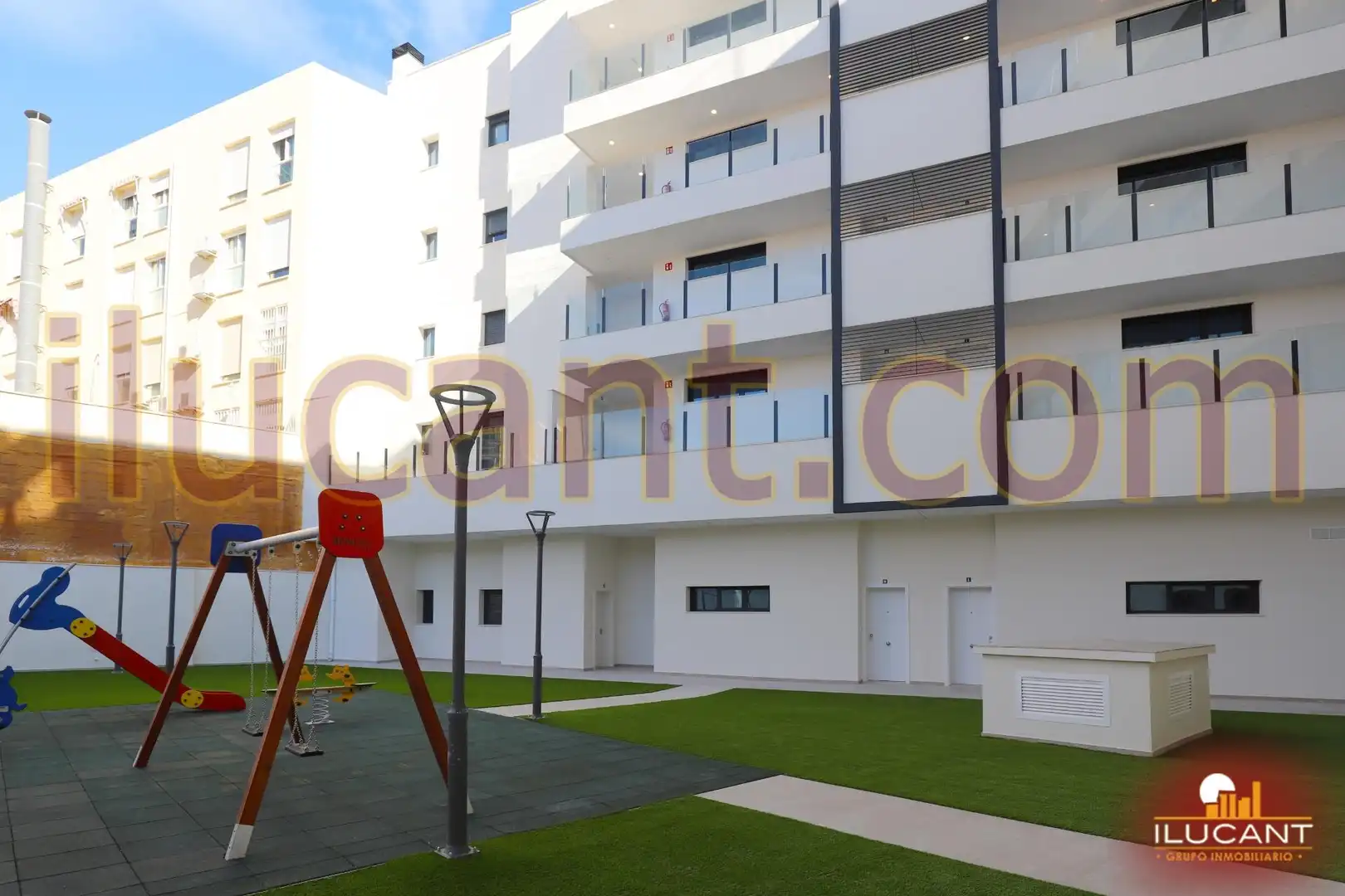 Vista exterior de Pis en venda en Alicante / Alacant amb Aire condicionat, Jardí privat i Balcó