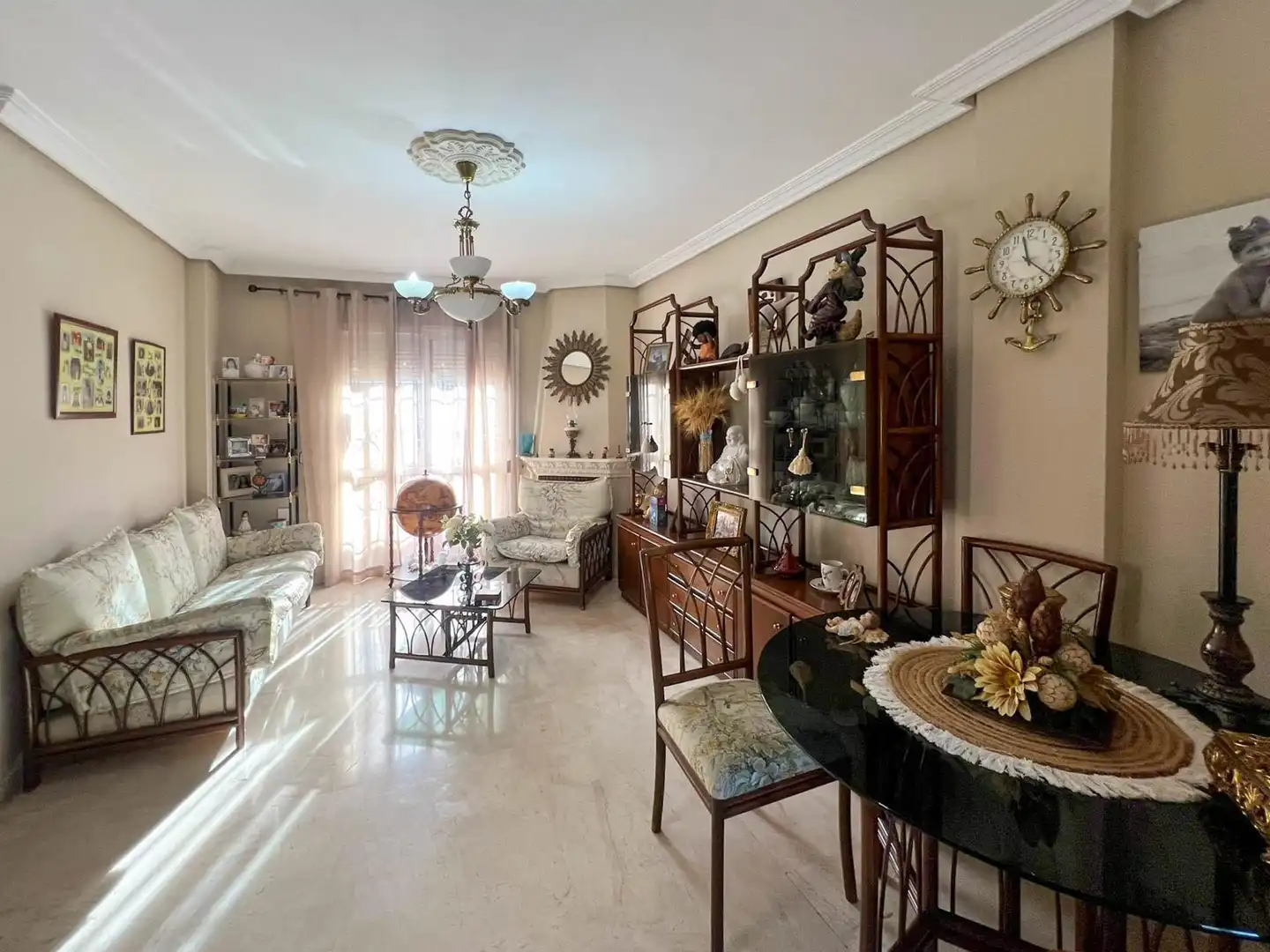 Sala d'estar de Casa o xalet en venda en Mijas amb Jardí privat, Terrassa i Traster