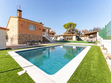 Casa amb piscina en venda a Urb. Calypo