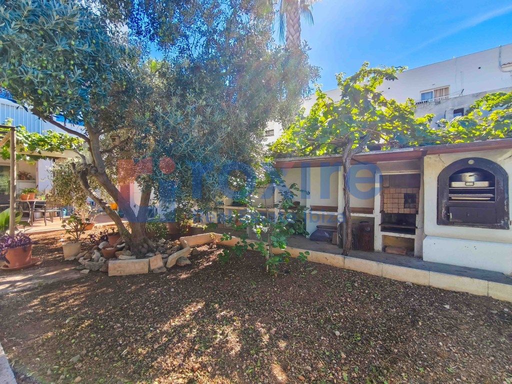 Jardí de Planta baixa en venda en Sant Josep de sa Talaia amb Jardí privat, Terrassa i Piscina comunitària