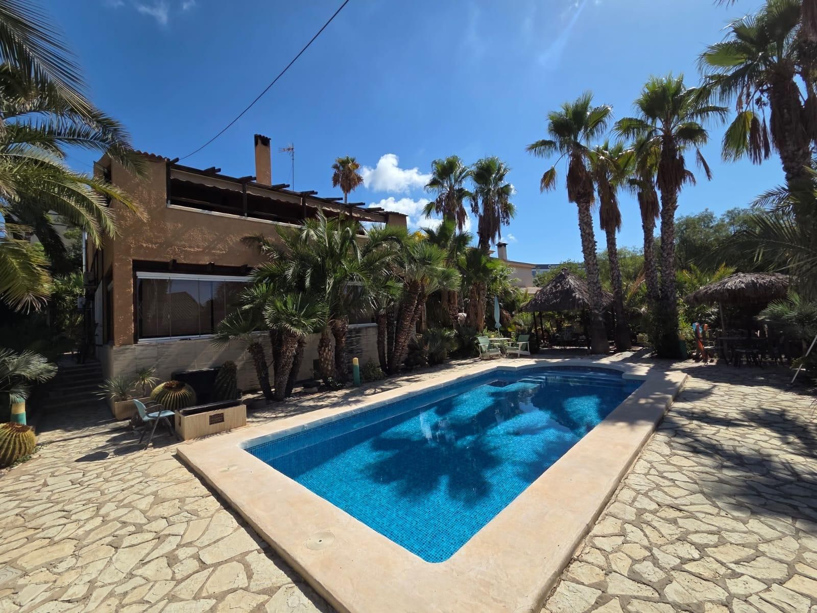 Swimming pool of House or chalet for sale in Alicante / Alacant  with Air Conditioner, Private garden and Terrace