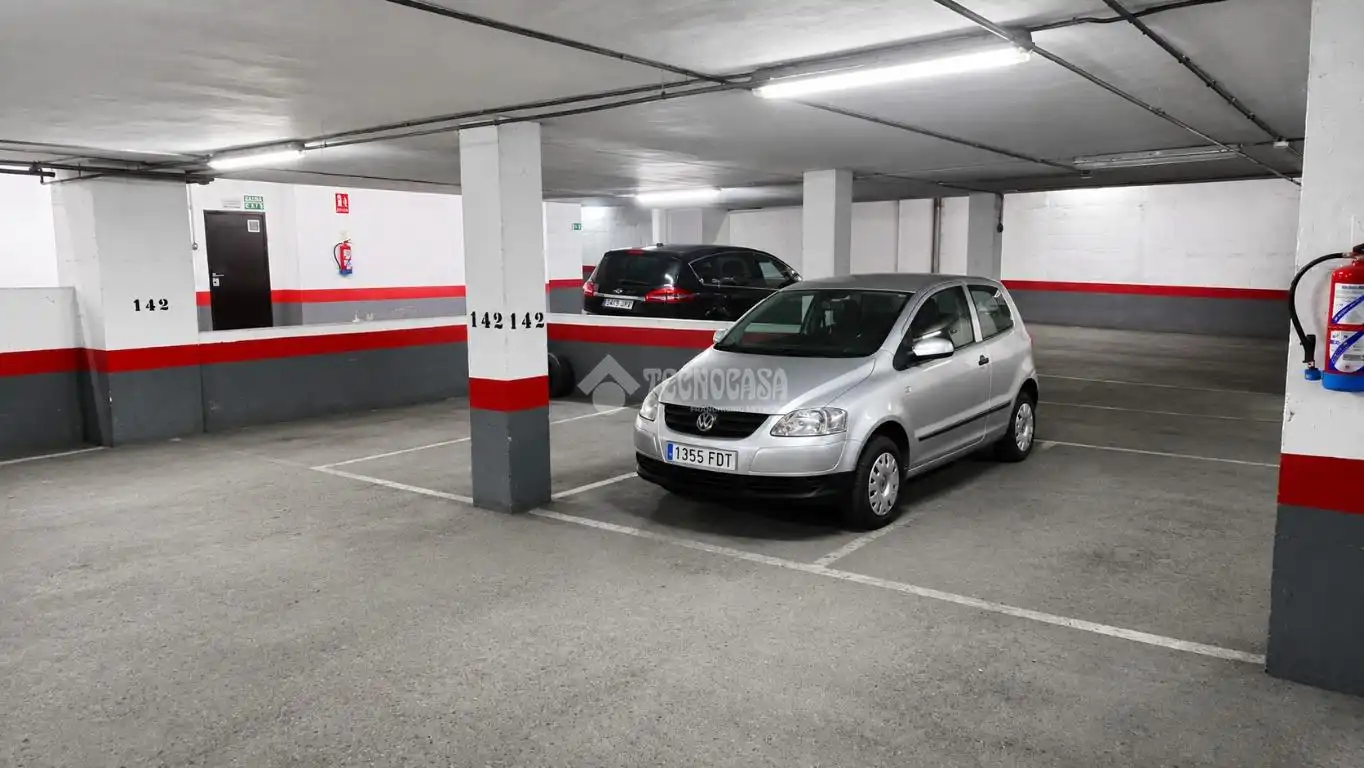Parking de Local de alquiler en Madrid con Aire acondicionado y Calefacción