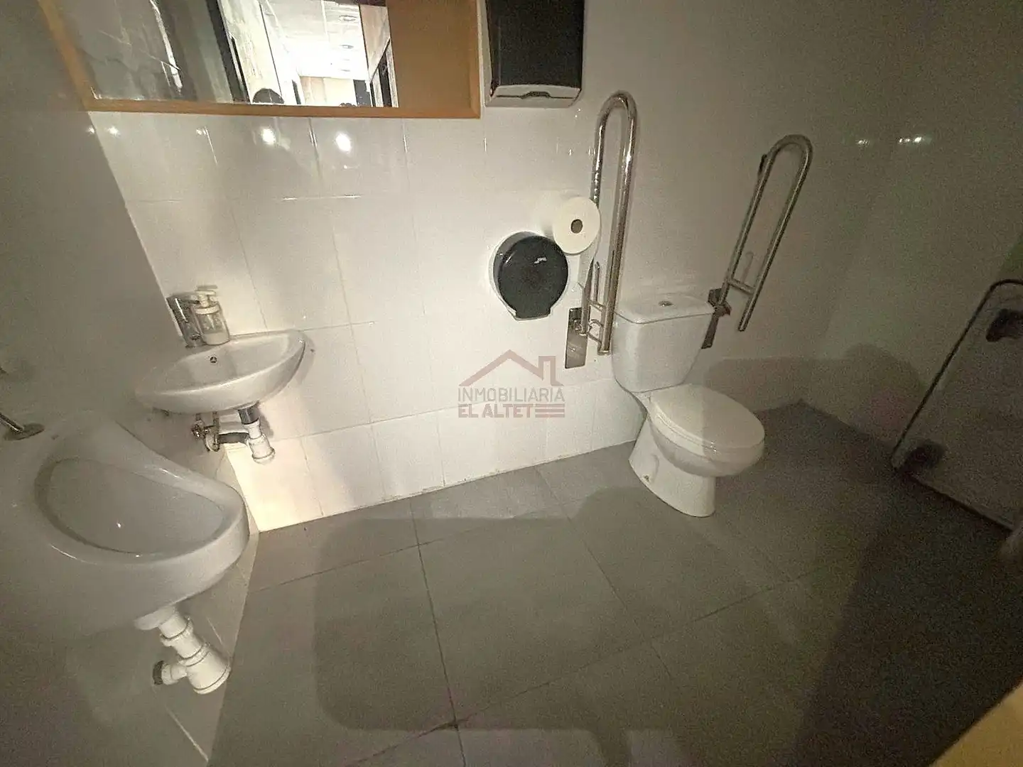 Baño de Local de alquiler en Elche / Elx con Aire acondicionado y Amueblado